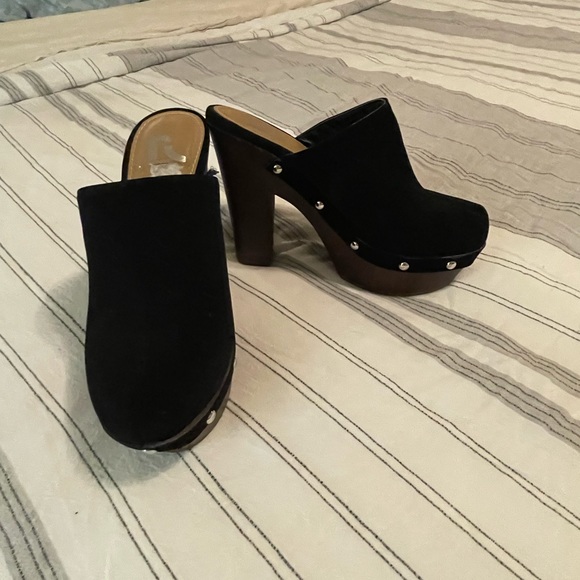 Women's Black heeled Shoes - Picture 2 of 5